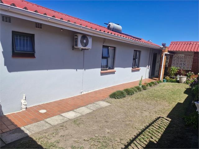 4 Bedroom Property for Sale in Braelyn Eastern Cape